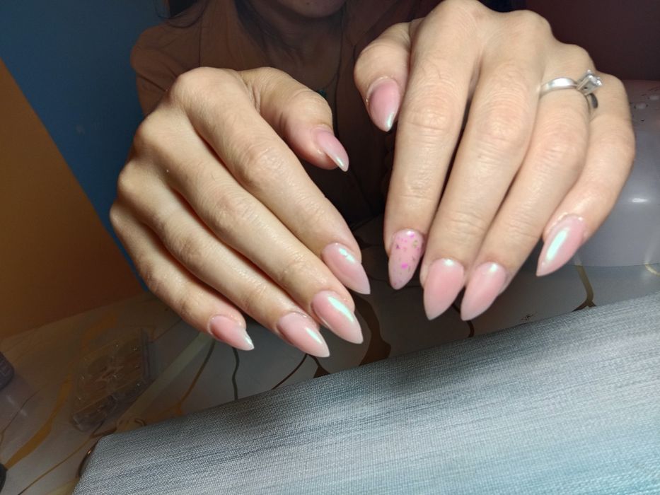 Маникюр,педикюр, наращивание ногтей