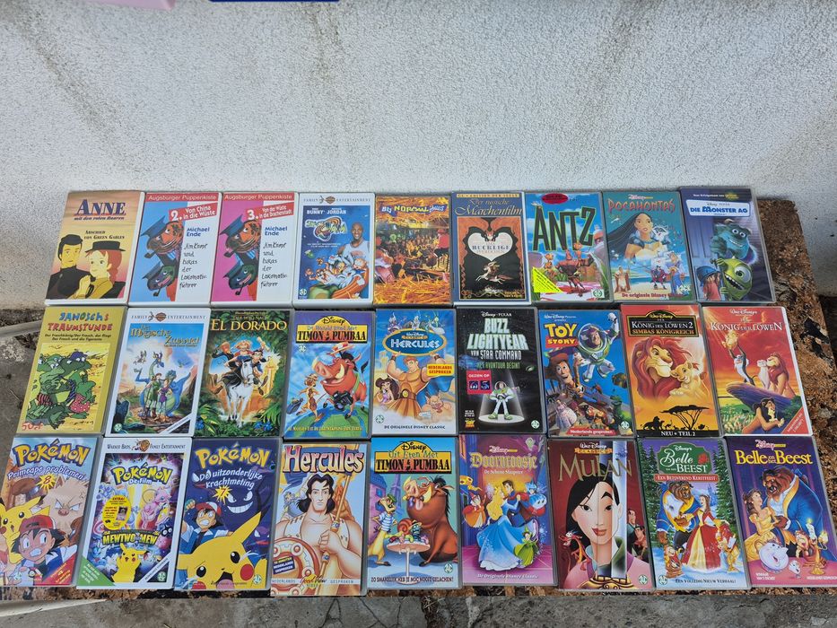 Vând 55 casete video VHS originale cu filme animație