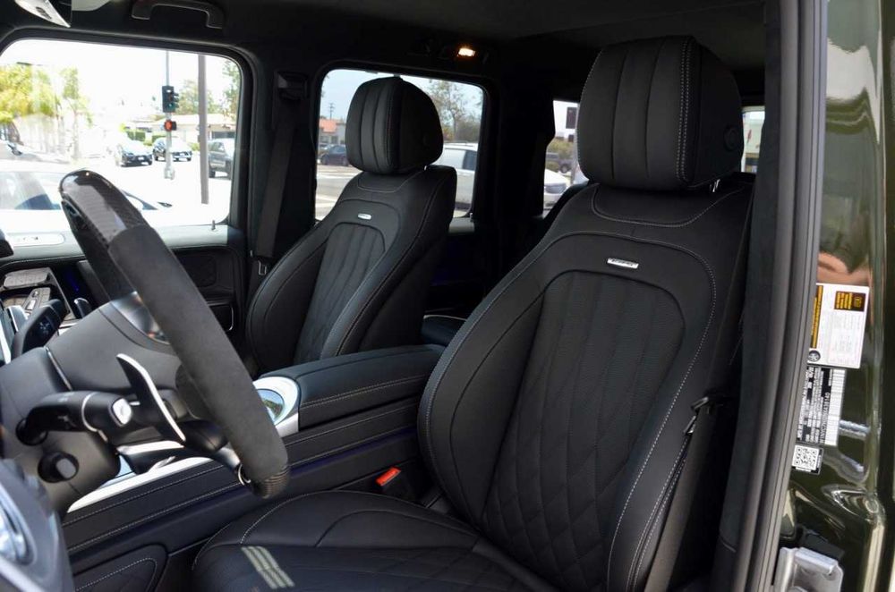 G-class ва BMW M дизайнидаги офис креслолари.