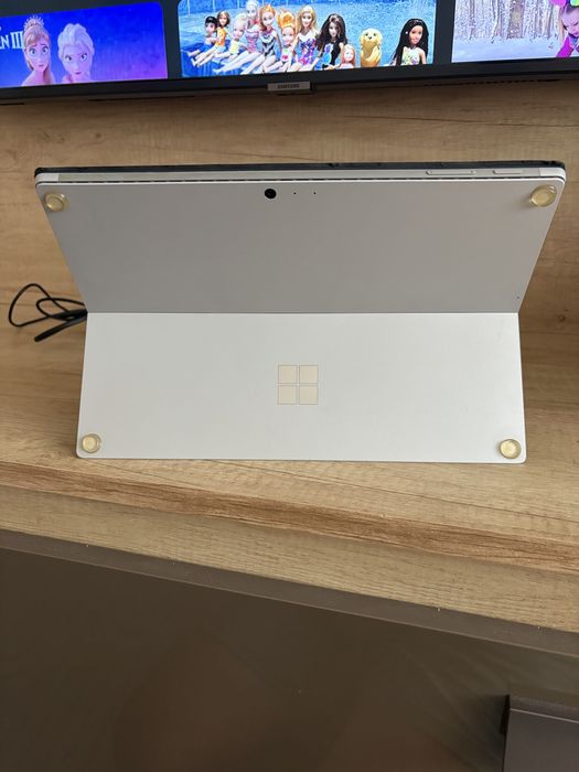 Laptop tableta 2 in 1 touch , Surface Pro 5 1796 128 gb categ jucarii jocuri