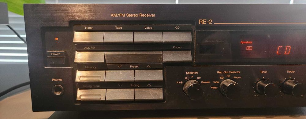 AM/FM Stereo Receiver - Nakamichi RE-2
