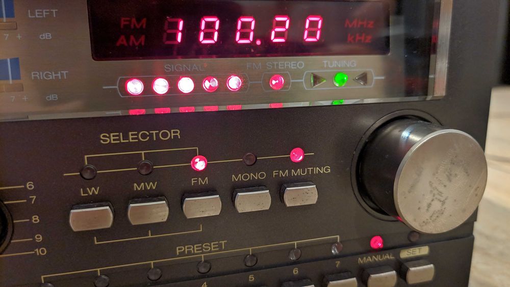 Linie Sharp mare, deosebita, cu test video. Cititi