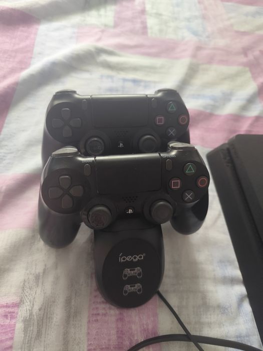 Playstation 4 slim