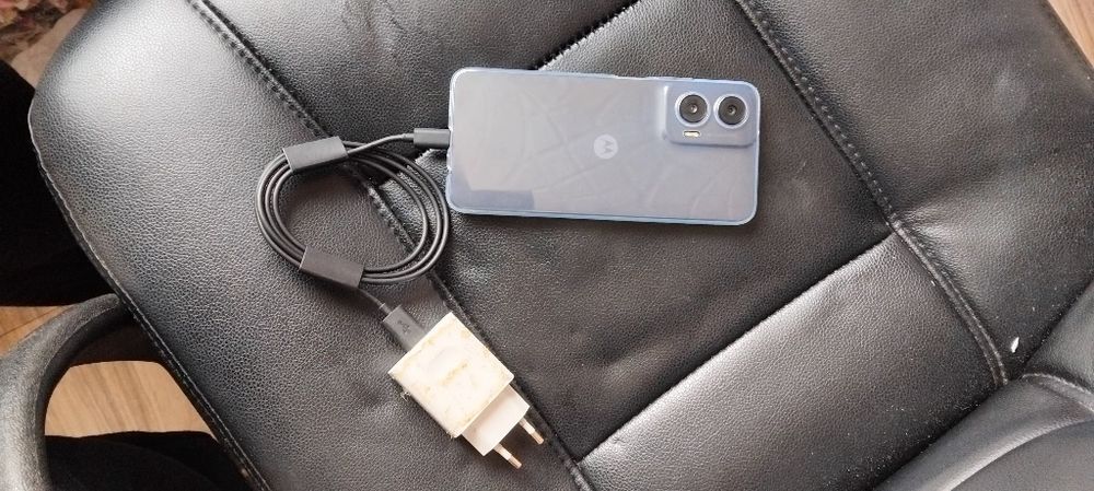 Продавам телефон Моторола Moto g 35 5G