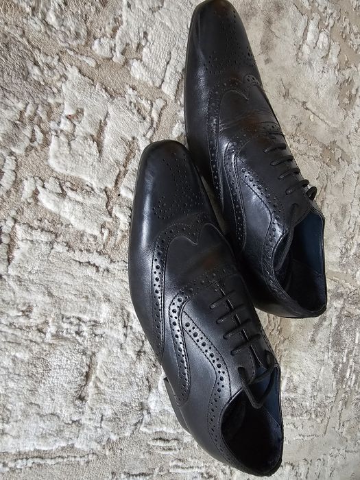 Vând pantofi încălțați o singura data