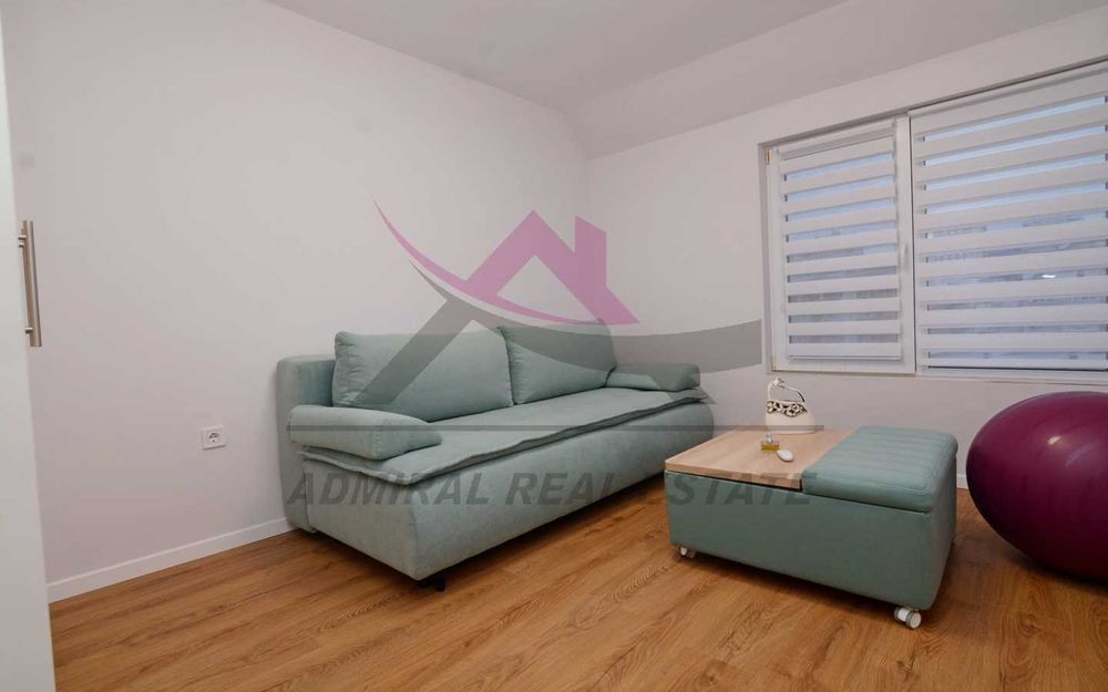 Дава се под наем Тристаен апартамент в Варна, Левски - 90 кв.м за 1300 € - Снимка #2