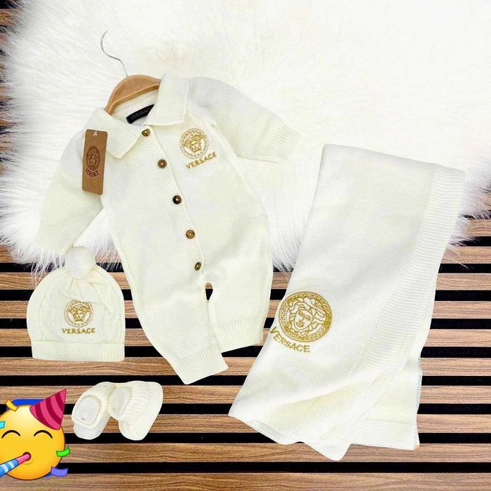 Set bebeluși 0/3 3/6 luni ,4 piese