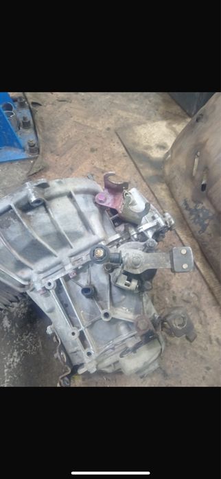 Каробка тросик от приоры 2