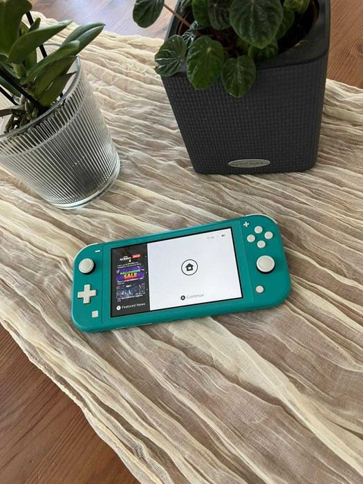Nintendo switch lite в идеальном состоянии (бирюзовый)