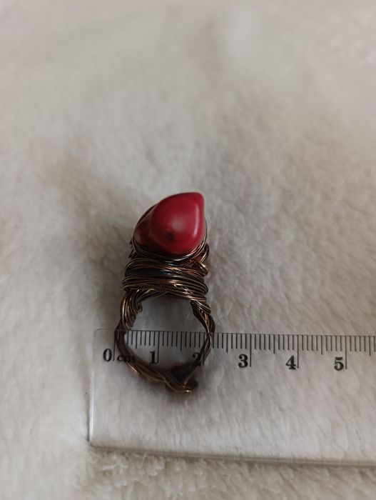 Inel Handmade Wire Wrapped din Coral Roșu Natural și Cupru Anticat