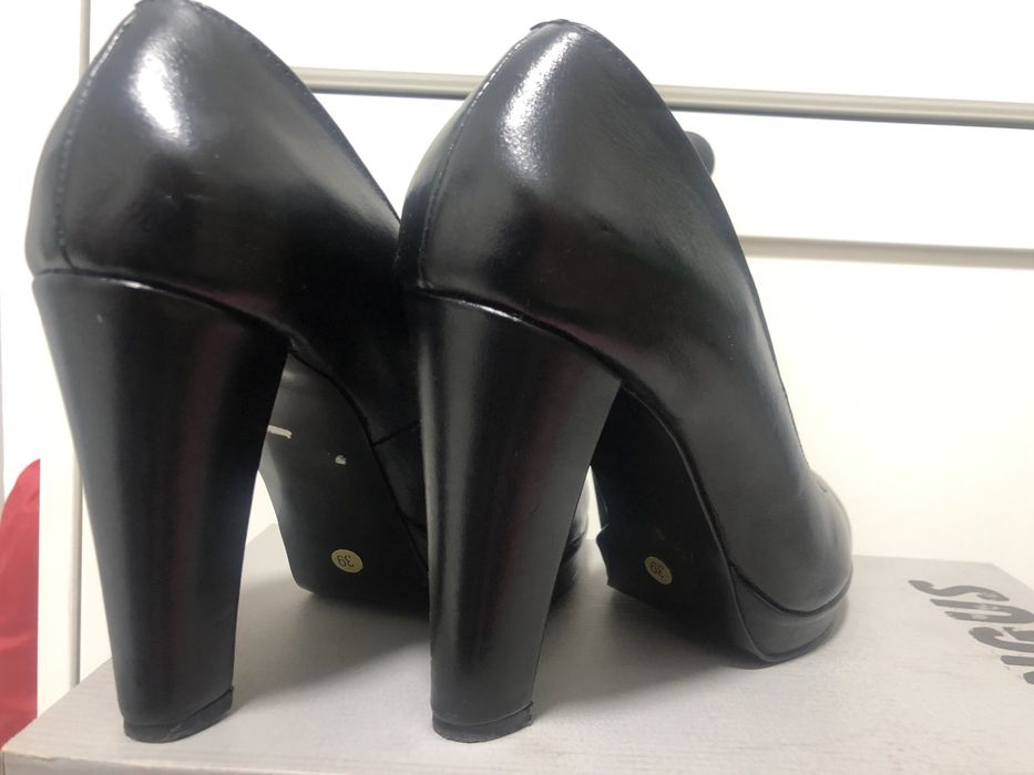 Pantofi cu toc din piele naturala nr 39