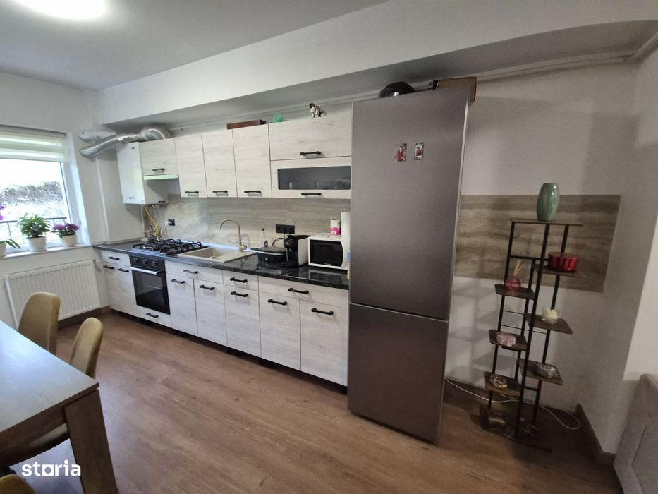Apartament 3 camere, 62mp, 2 garaje, balcon 12mp, zona Sesul de Sus