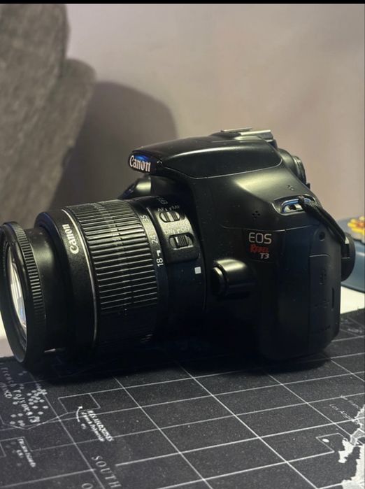 Aparat foto SLR Canon EOS Rebel T3