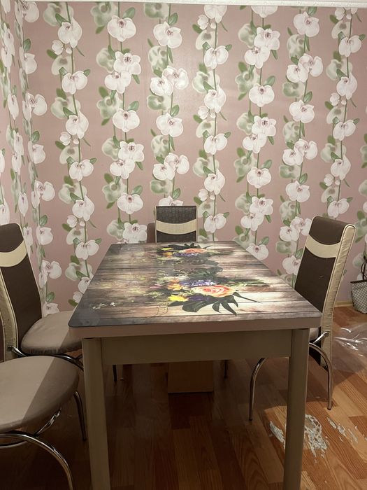 Стол со стульями