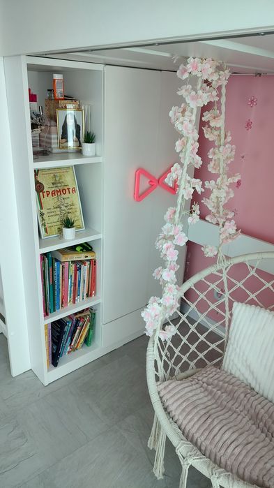 Детско високо легло с гардероб .