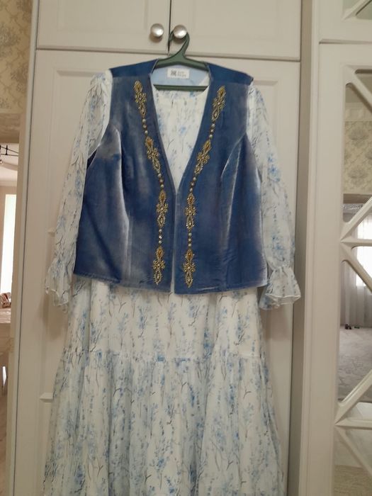 Кажекей  көйлегімен