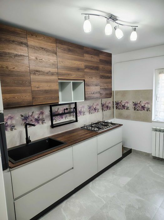 Apartament 3 camere de vânzare Roman