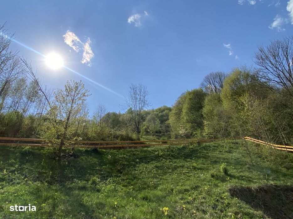 Teren vedere panoramica lacul Paltinu si dealuri in Valea Doftanei