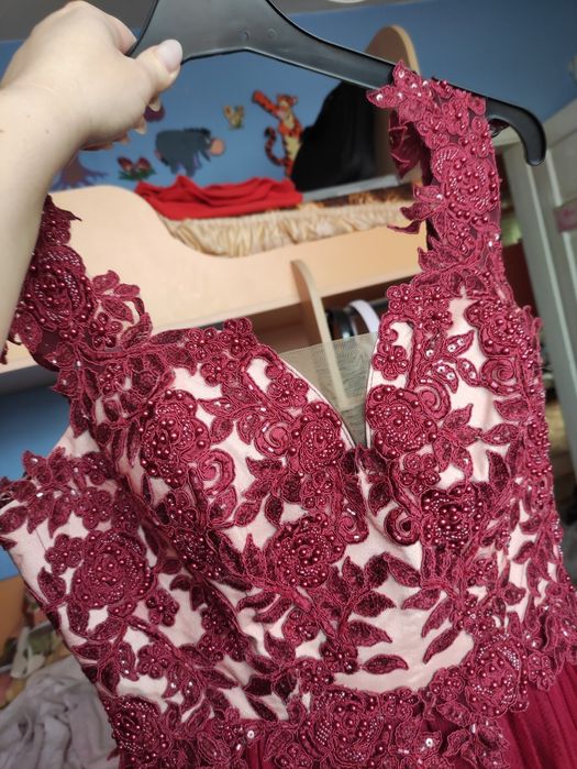 Бална рокля в цвят бордо