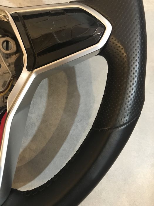 Волан Голф 8 / Golf 8 GTI сензорен с пера