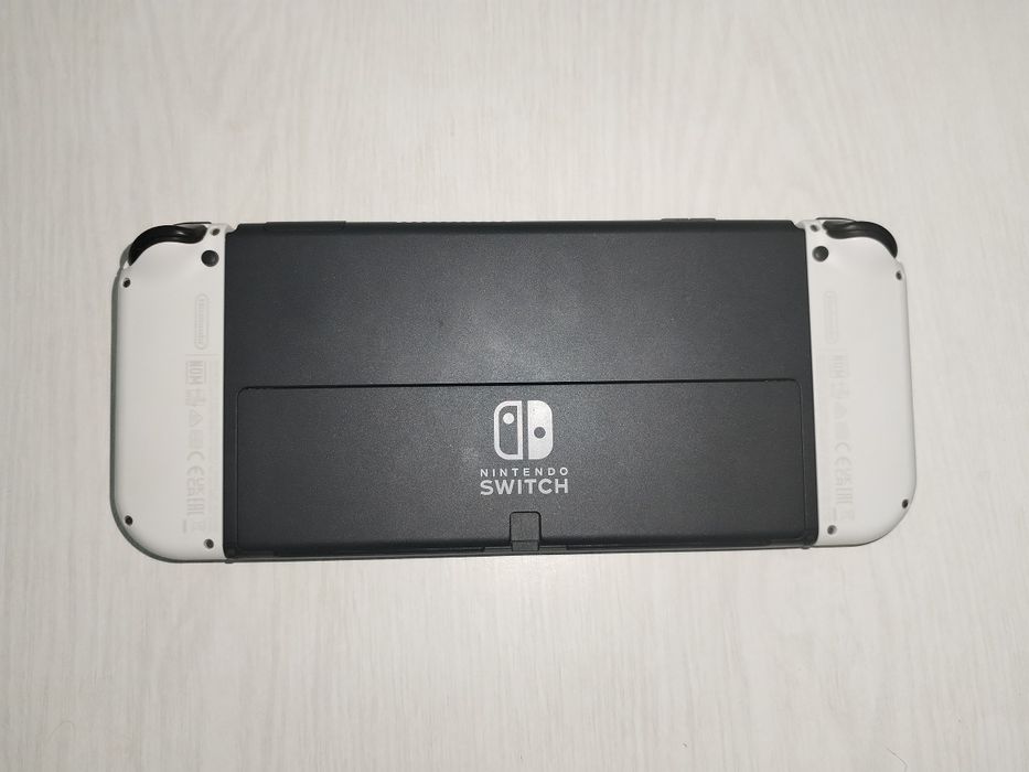 Продаю Nintendo Switch (OLED)