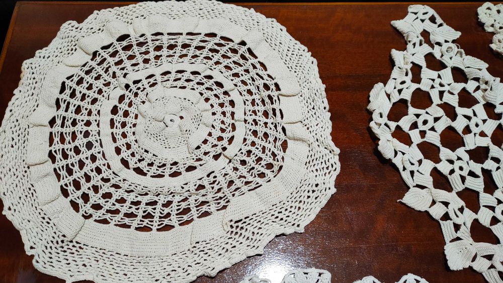 Mileu / Milieu - lucrat manual, din macrame, perioada comunista