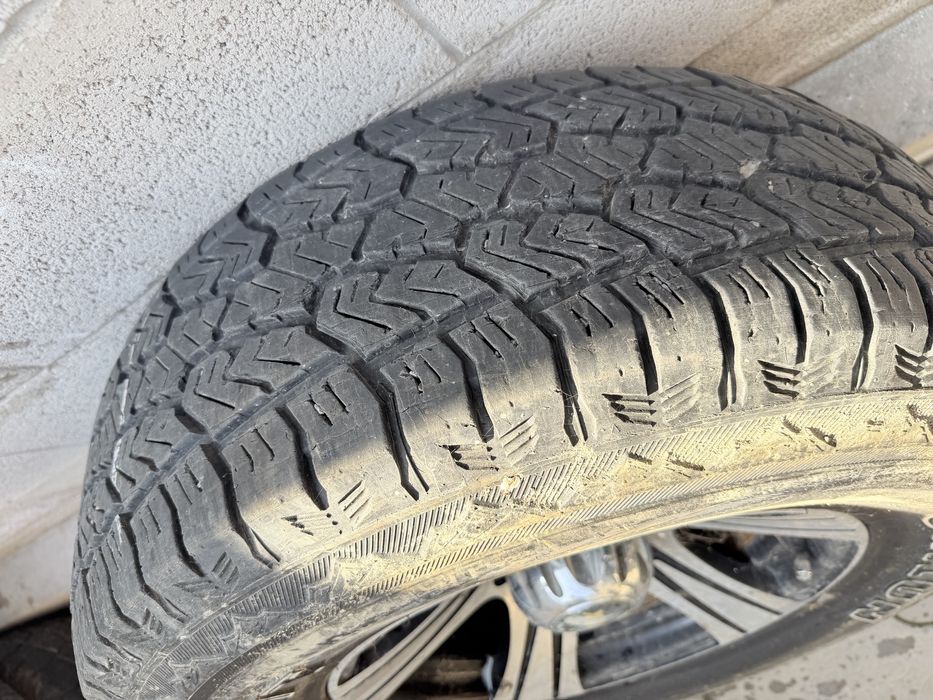 Продам комплект шин с дисками
