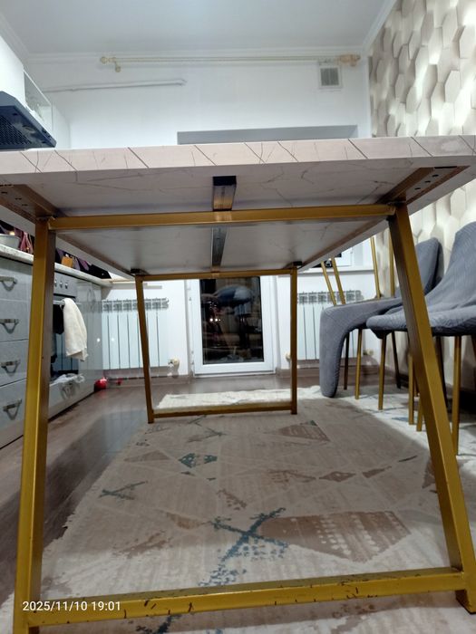 Продам кухонный стол