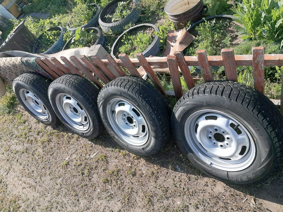 Продам комплект зимних шин.