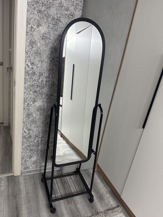 Зеркало в отличном состоянии