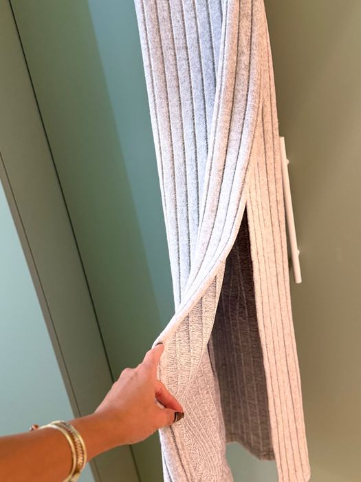 Сива дълга рокля с цепка