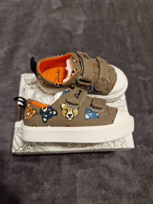 Tenesi Clarks marime 20