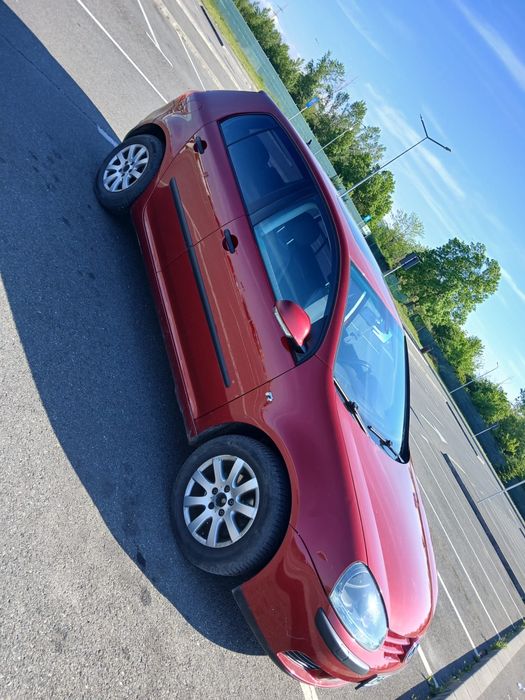 Vand Golf 5 1,6 benzina