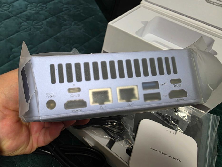 Mini PC GEEKOM AX8 Max, Ryzen 7 8745HS, Radeon 780M 32GB DDR5, 1TB SSD