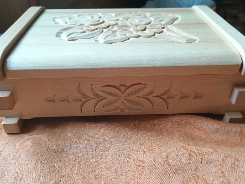 Дървена кутия за бижута