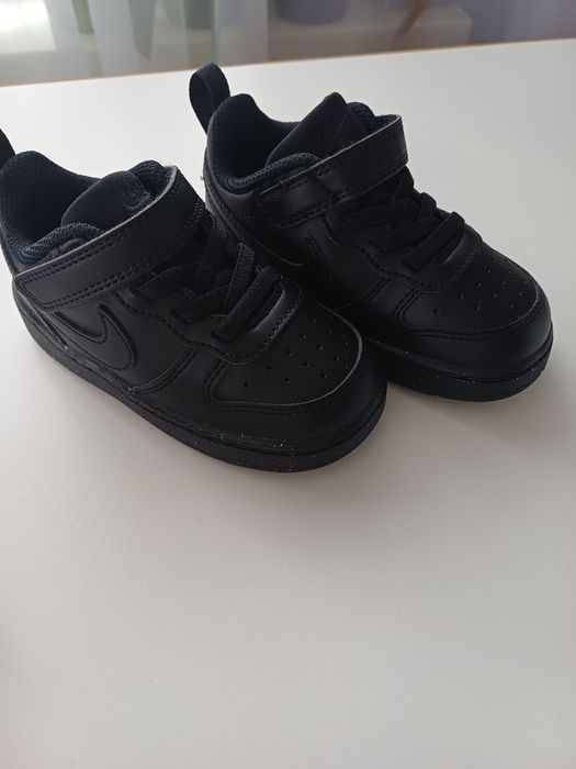 Продам детские кроссовки