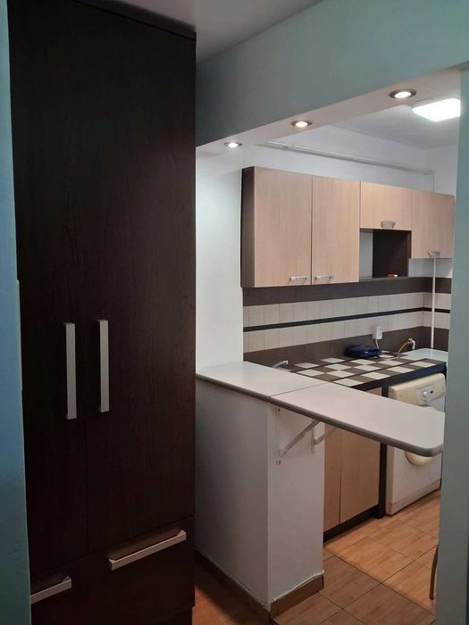Închiriez apartament cu o cameră mare, zona Uta