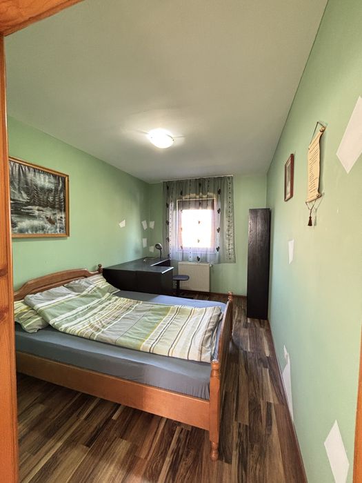 Casa renovata cu gradina de inchiriat/apartament mare(Radauti) 2 dormitoare,bucatarie noua, living, baie,dresing