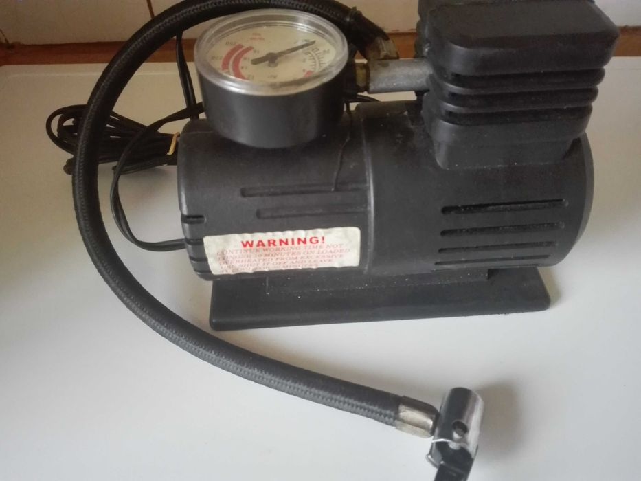 Фотоапарат Kodak Instamatic 25 Camera .и компресор за гуми.