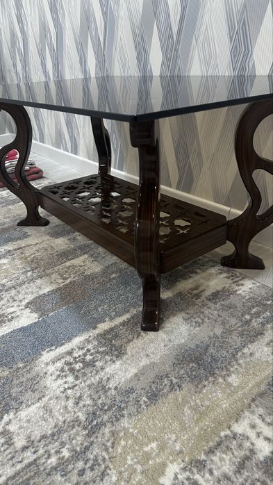 Журналний стол калённий стекло рама из ореха