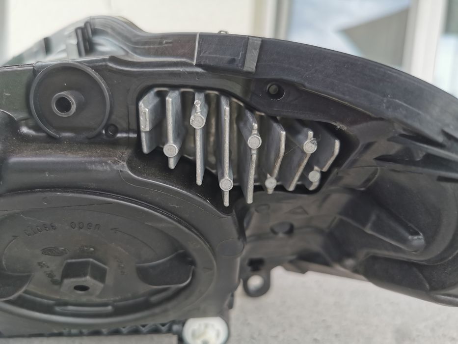 Far dreapta bi xenon  led jaguar XE x760 import Germania