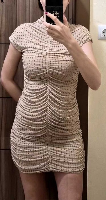 Бежова рокля Zara