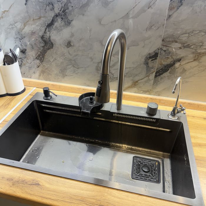 Кухонная мойка водопад