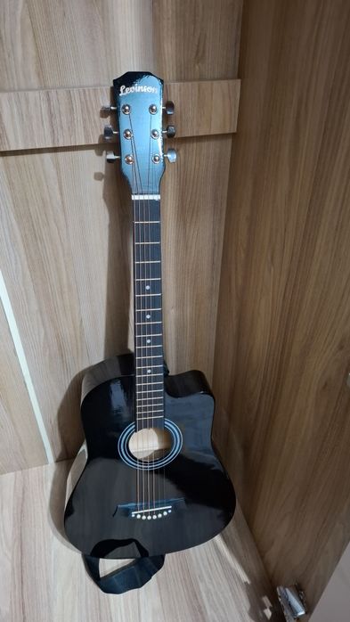 Продам абсолютно новую гитару акустическую