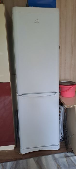 Холодильник Indesit