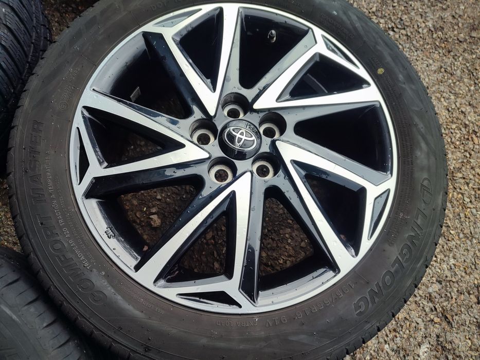 16" оригинални алуминиеви джанти за Toyota Yaris hybrid.
