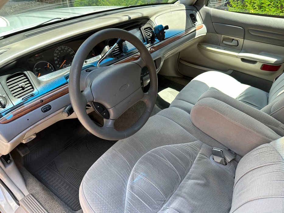 Продаётся форд краун виктория лх (ford crown victoria lx) 1997