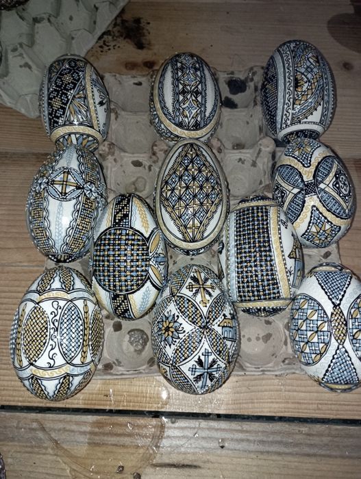 Oua încondeiate  cu ceara in relief