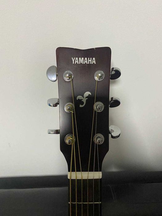 Продается электро-акустическая гитара YAMAHA FGX800C.