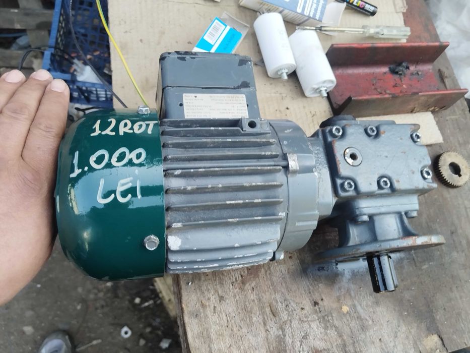 Reductor cu motor raport 12 rotații cazan povarna